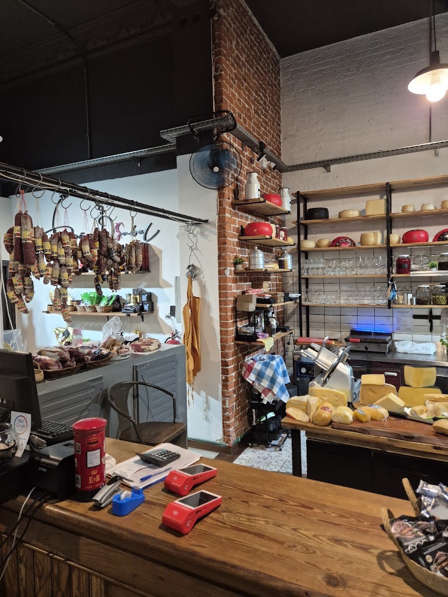 Tienda De Quesos Doña Isabel Photos 2